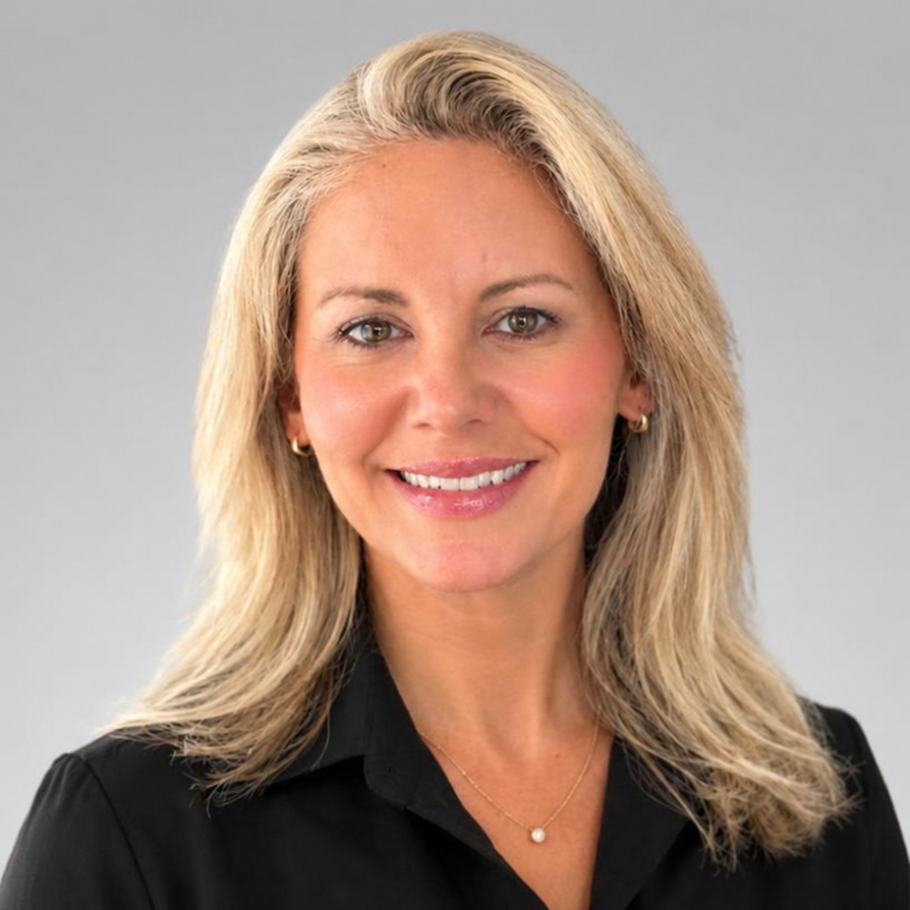 Christin Headshot (1)