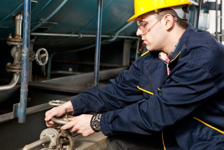 oil-and-gas-industry-worker-in-the-oilfield-at-sunset-oil-rig-worker