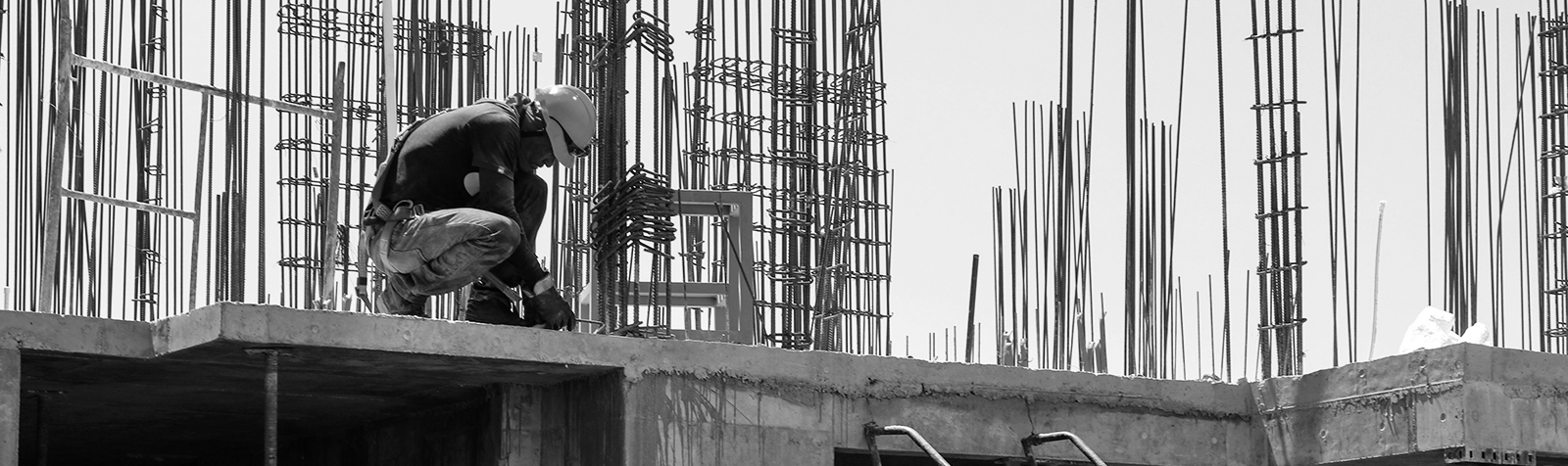 unsplash-bw-construction-materials-supplier-builds-up-equipment-and-employee-engagement